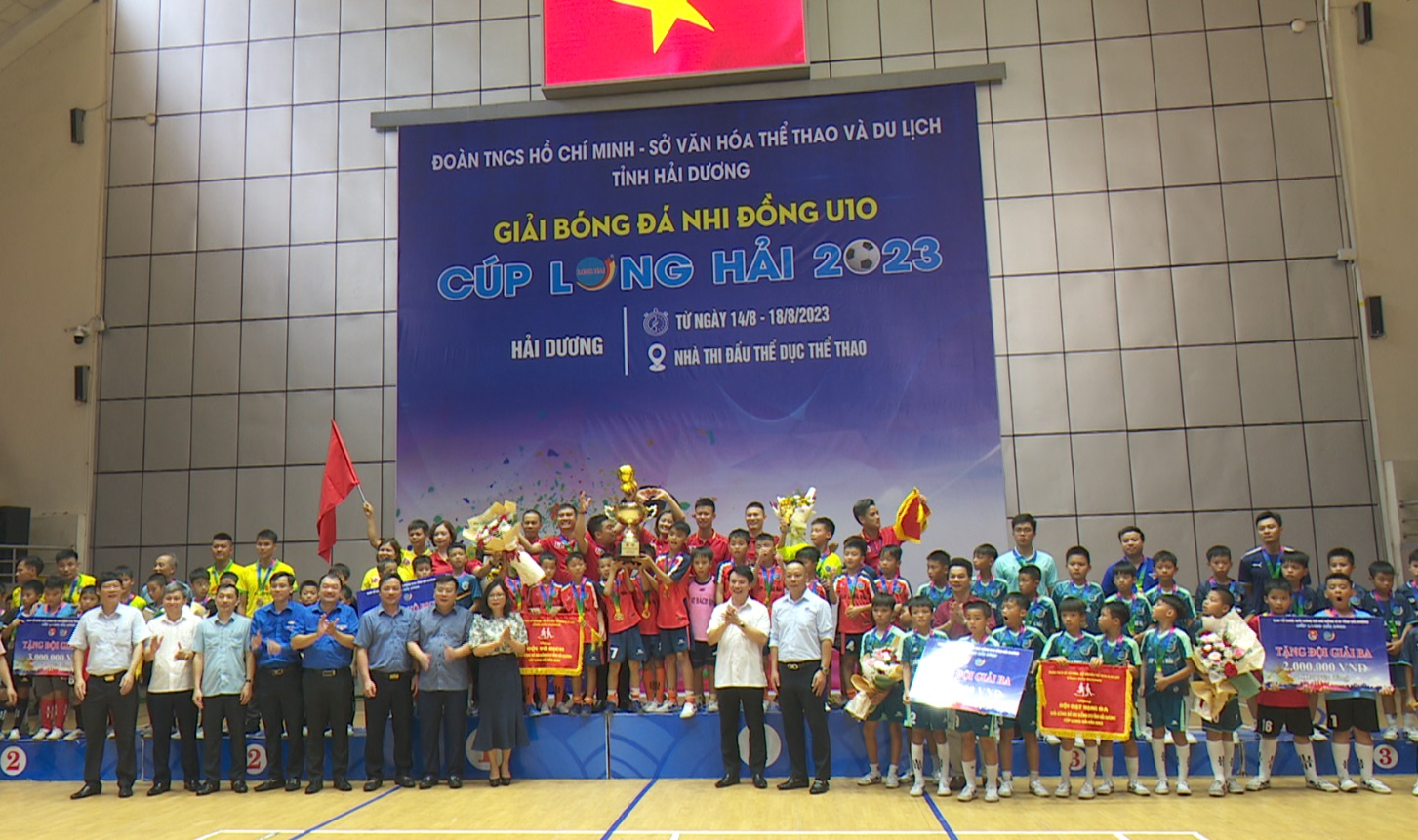 Bế mạc Giải bóng đá nhi đồng U10 tỉnh Hải Dương